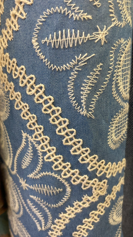 春の刺繍パンツ
