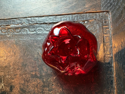 ざくろの小さな花瓶